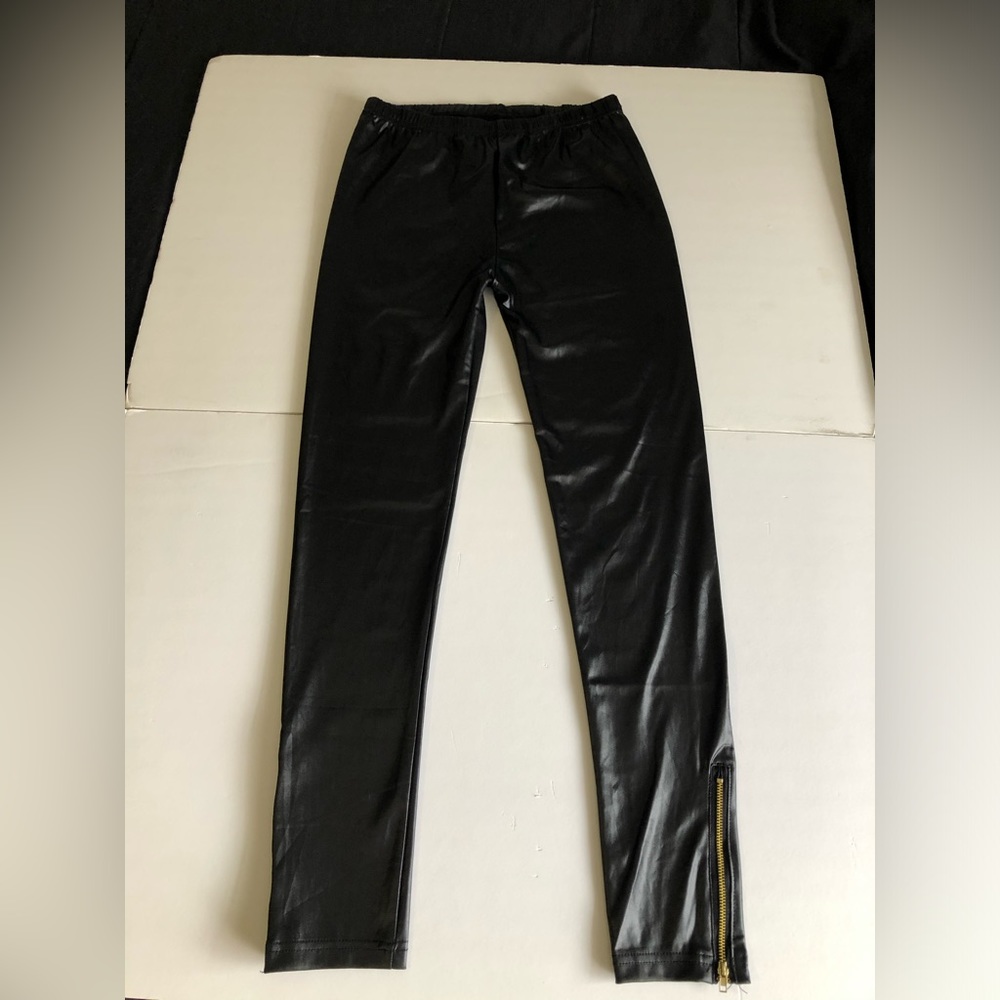 Black Pull-on Leggings Elastic Waist Side Zippers Bottom Ankle Area
